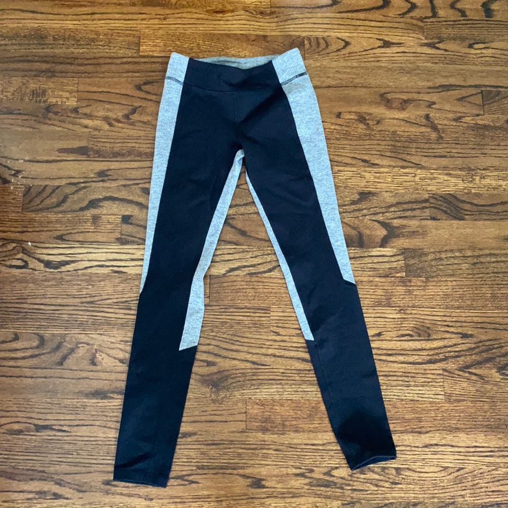 ivivva grey and black leggings